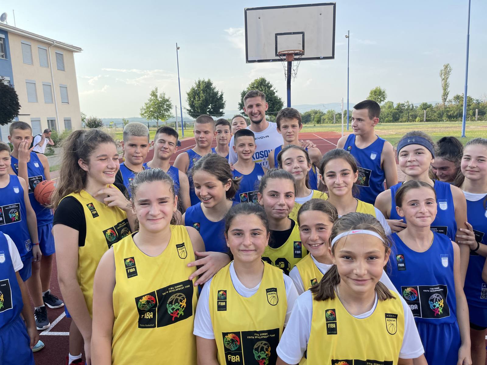 Gëzim Morina viziton basketbollistët/et në Kampin Nacional